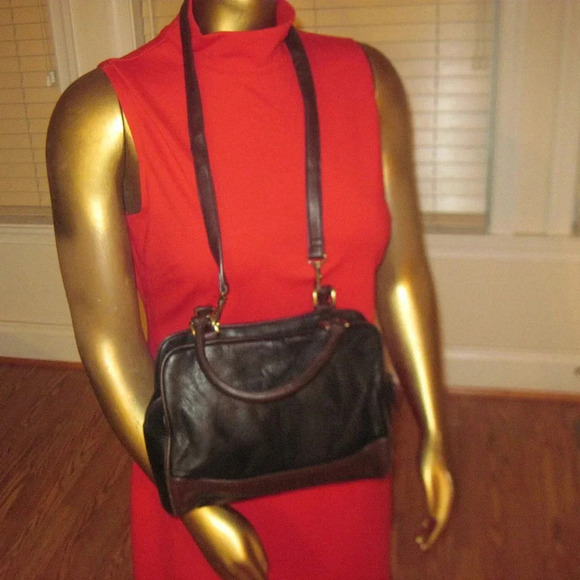 Liz Claiborne Handbags - Vintage LIZ CLAIBORNE Leather Shoulder Purse Bag